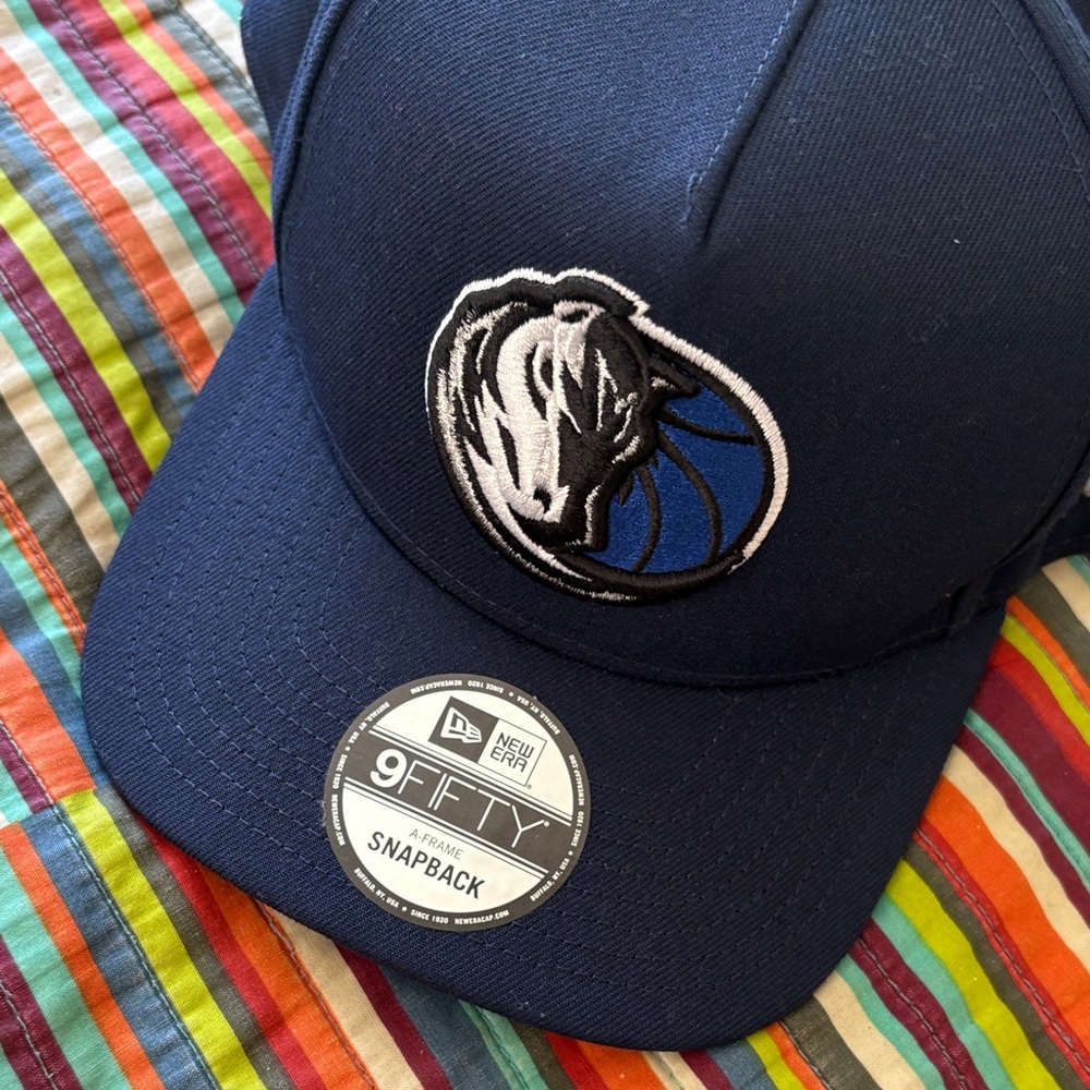 New Dallas Mavericks Era Navy Blue Snapback Hat  Embroidered Logo nwt